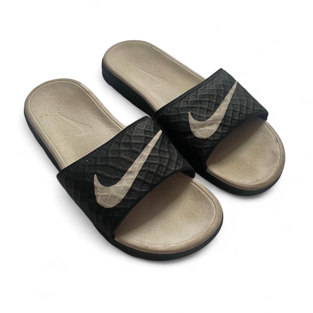 2014 Black & White Nike Slides • SIZE - 7 WOMANS